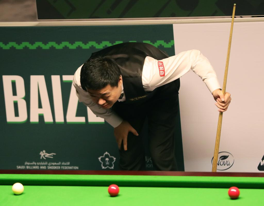 表现突出 表现突出