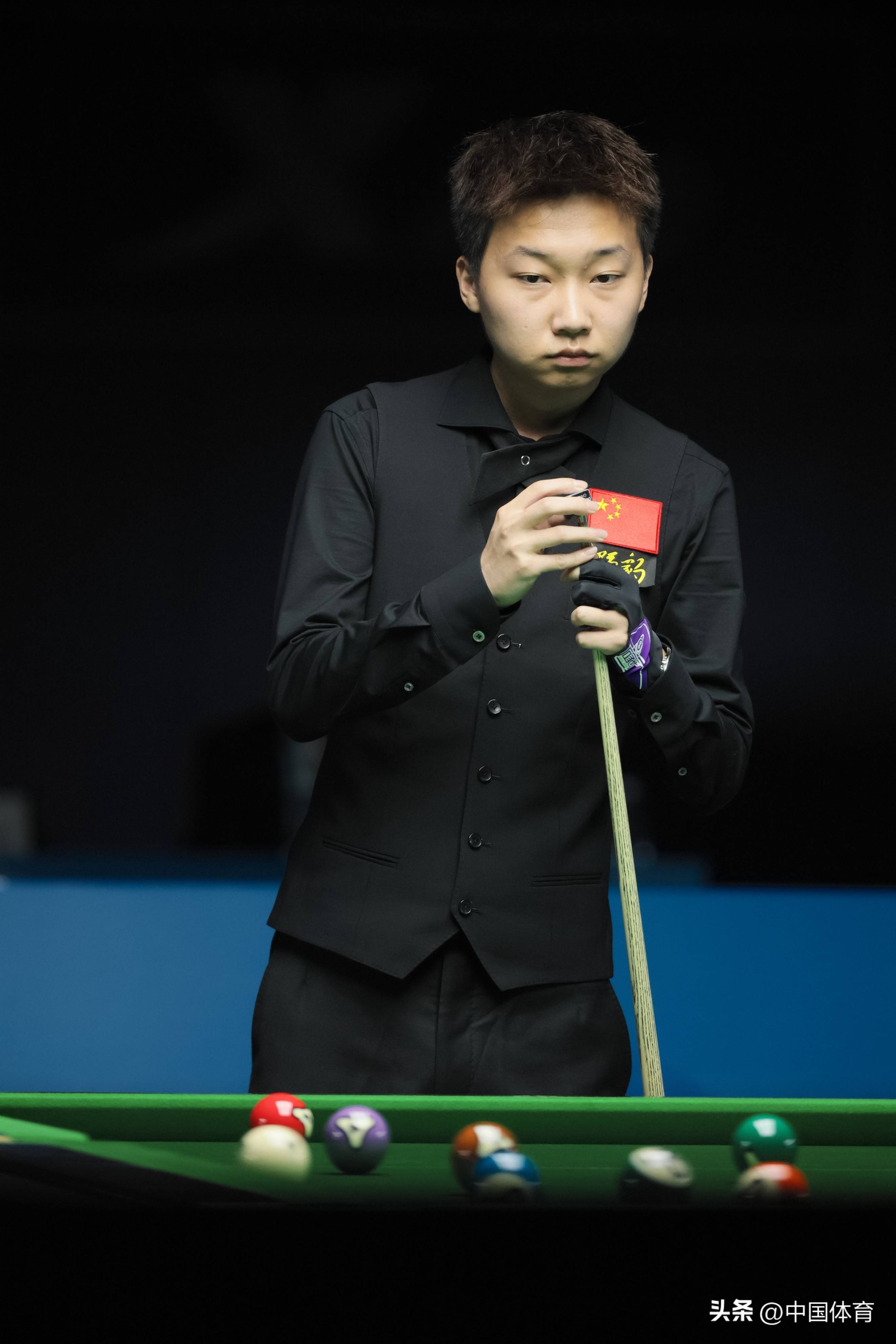 现外界对他 现外界对他